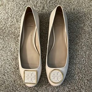 Tory Burch Twiggie leather low heel pumps cream